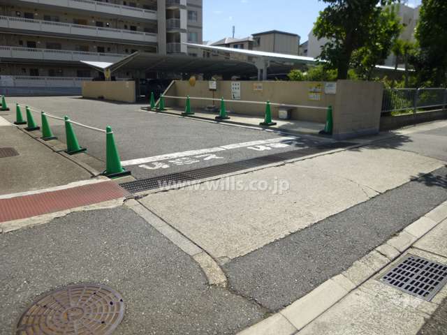駐車場出入り口