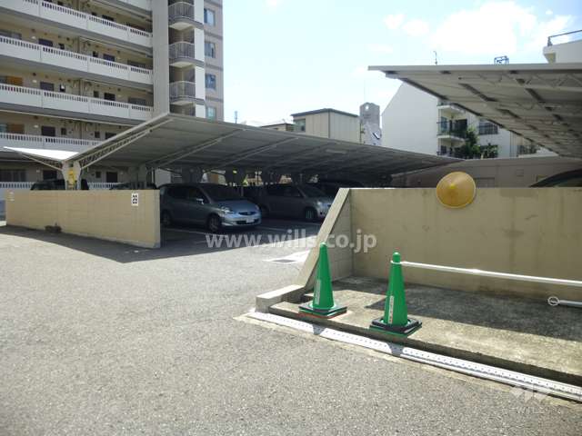 敷地内駐車場（屋外平面式　屋根付き）