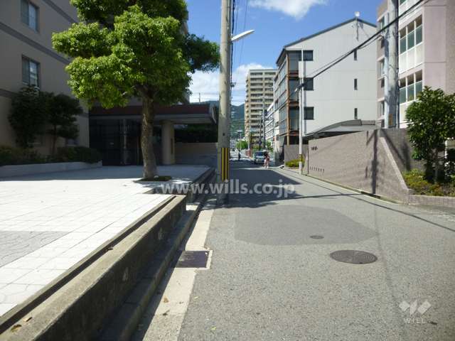 敷地東側の前面道路