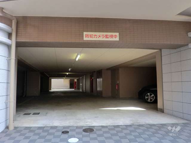 駐車場出入り口