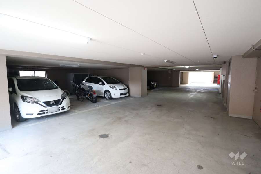 敷地内駐車場（屋内平面式・全て分譲）