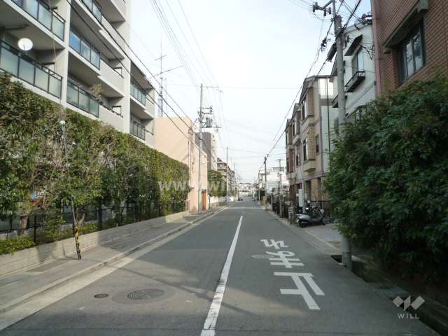 敷地南側の前面道路