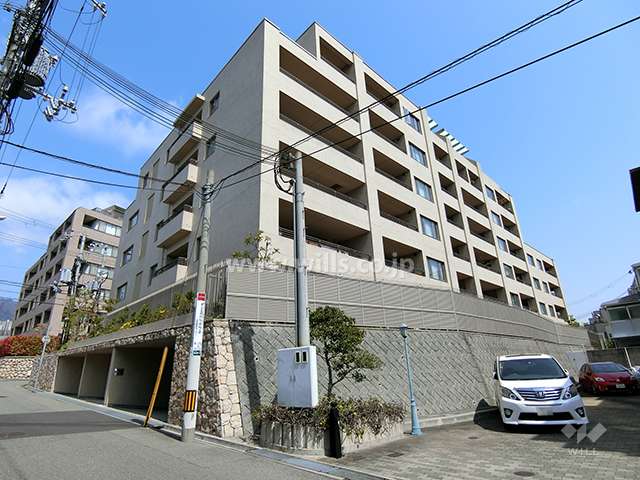 プラネスーペリア住吉本町の外観（南東側から）