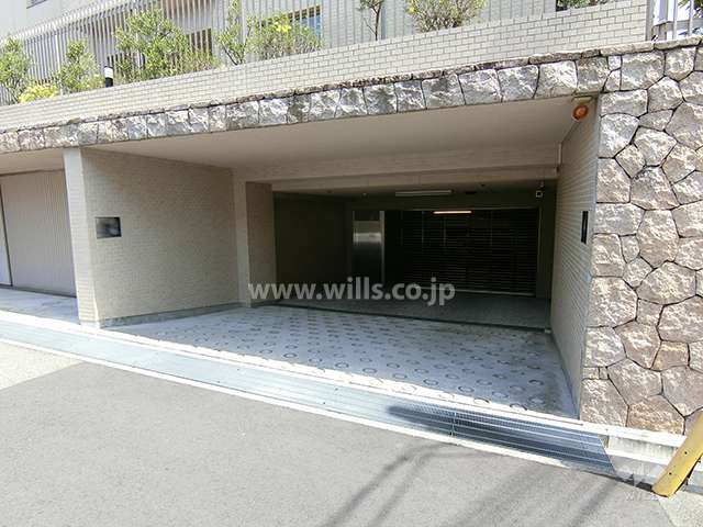 駐車場出入り口（リングシャッター付き）