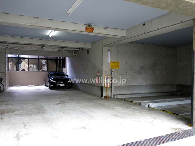 敷地内駐車場（屋内機械式）