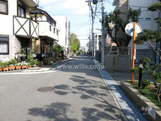 敷地北側の前面道路