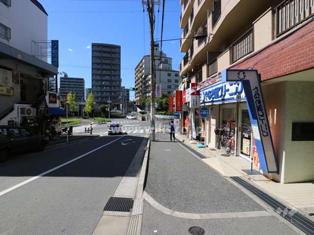 敷地南側の前面道路