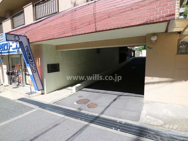 駐車場出入り口