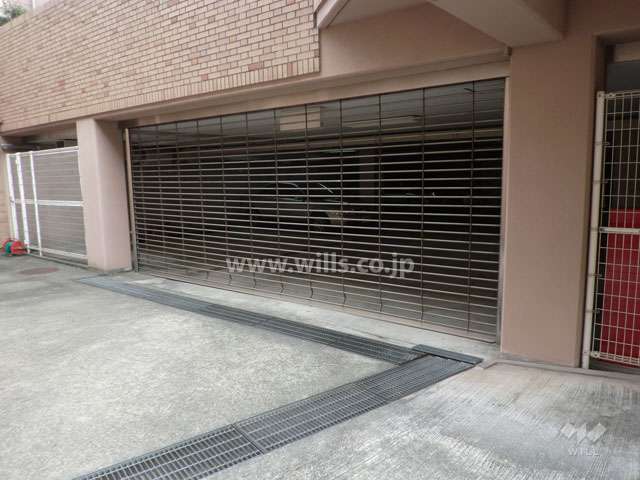 駐車場出入り口（リングシャッター付き）