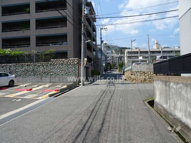 敷地東側の前面道路