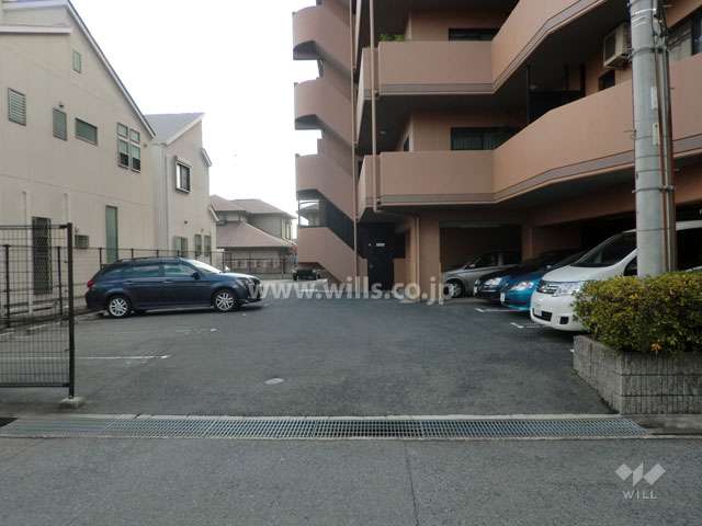 駐車場出入り口