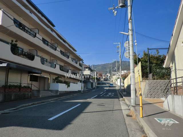 敷地東側の前面道路