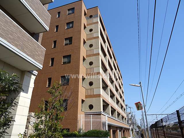 メープル甲南山手セレヴィの外観（南西側から）