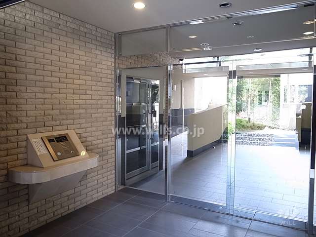 エントランスはオートロック付きです。