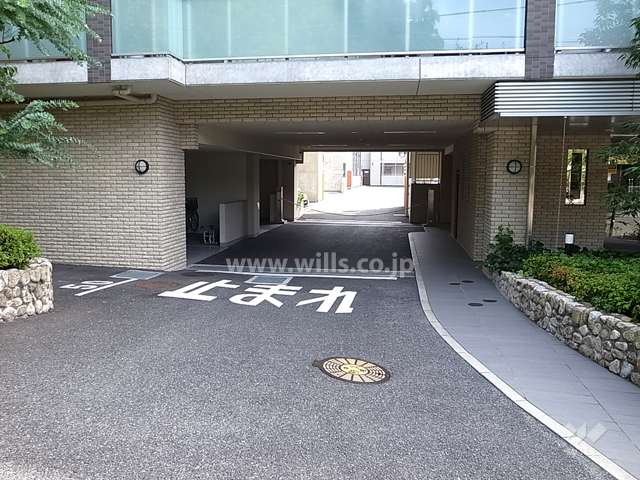 駐車場出入り口