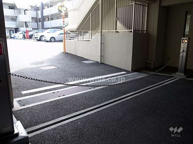 駐車場出入り口（ゲート付き）