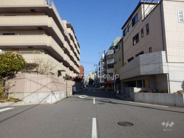 敷地南側の前面道路