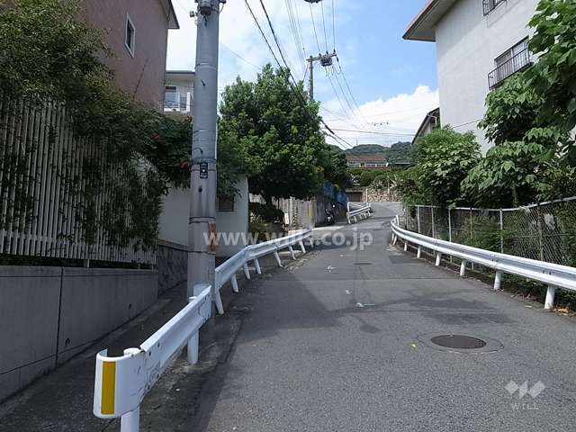 敷地東側の前面道路