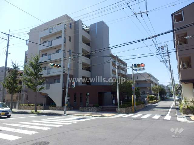 メゾン岡本南の外観（北東側から）