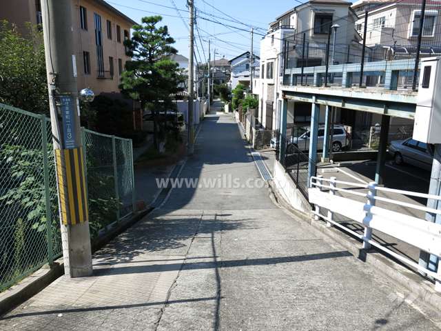 敷地北側の前面道路