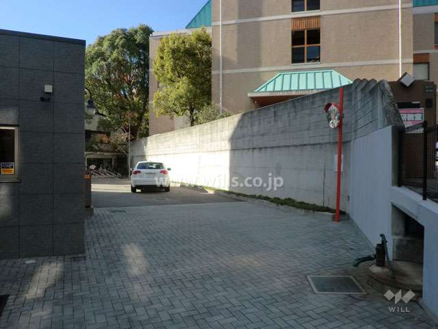 駐車場出入り口