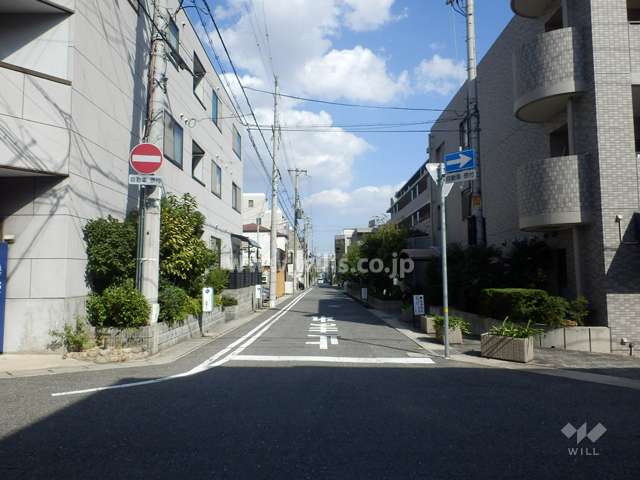 敷地北側の前面道路
