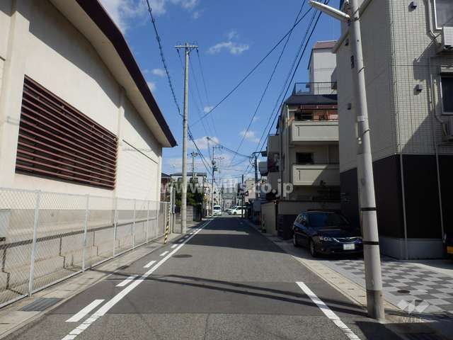 敷地北側の前面道路