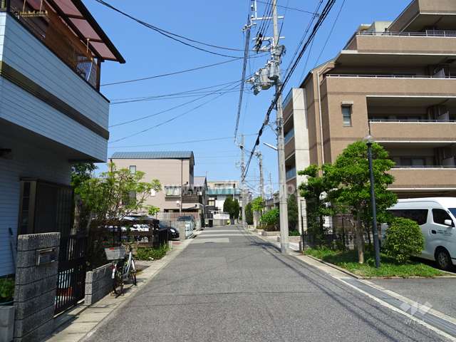 敷地北側の前面道路
