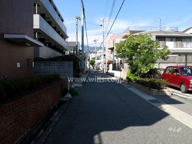 敷地東側の前面道路