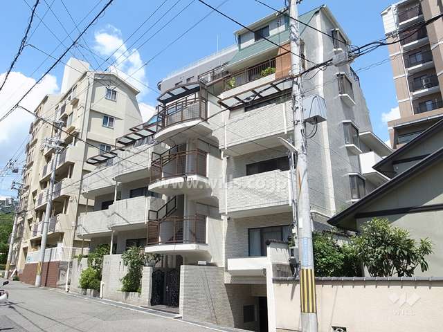 ラシーヌ岡本の外観（南西側から）