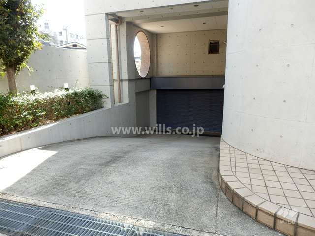 駐車場出入り口（リングシャッター付き）