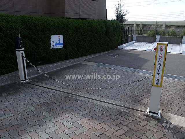 駐車場出入り口（ゲート付き）