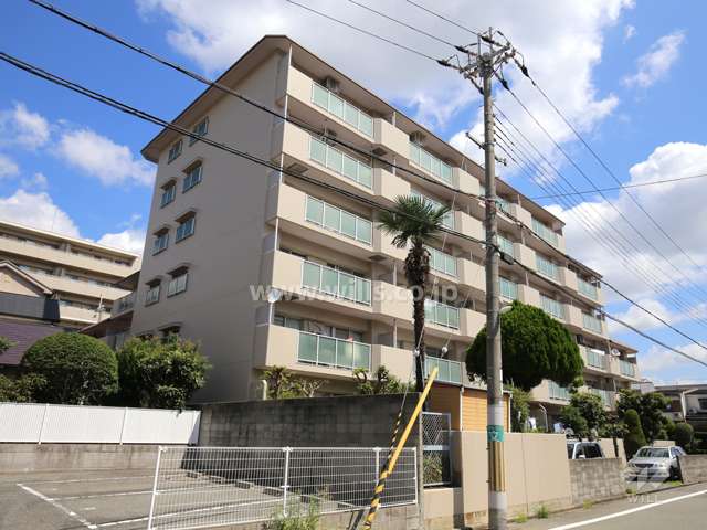 南桜塚パーク・マンションの外観（南西側から）