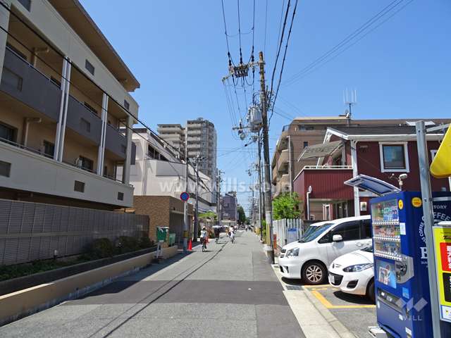敷地北側の前面道路