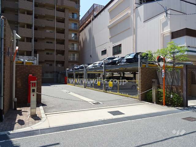 駐車場出入り口（ロボットゲート付き）