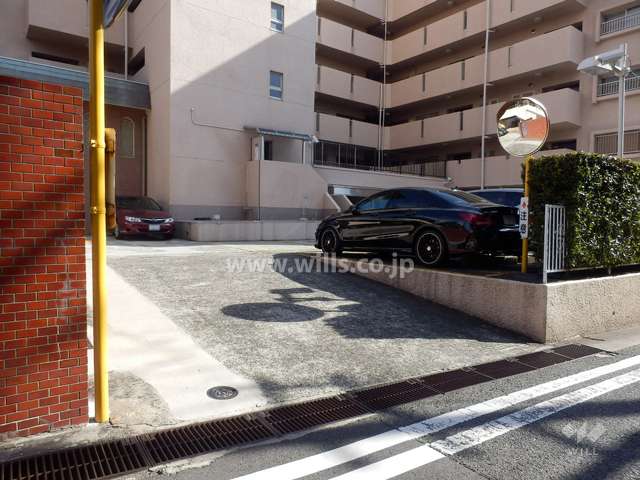 駐車場の出入り口