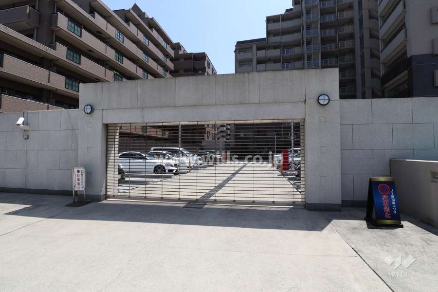 駐車場出入り口（リングシャッター付き）