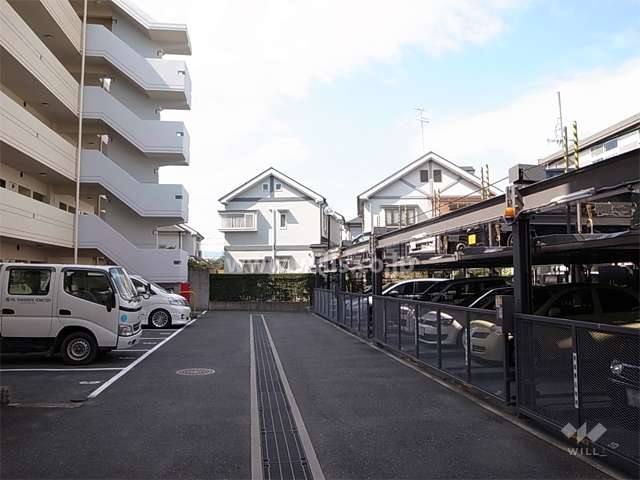 敷地内駐車場（平面式と機械式とがあります。）