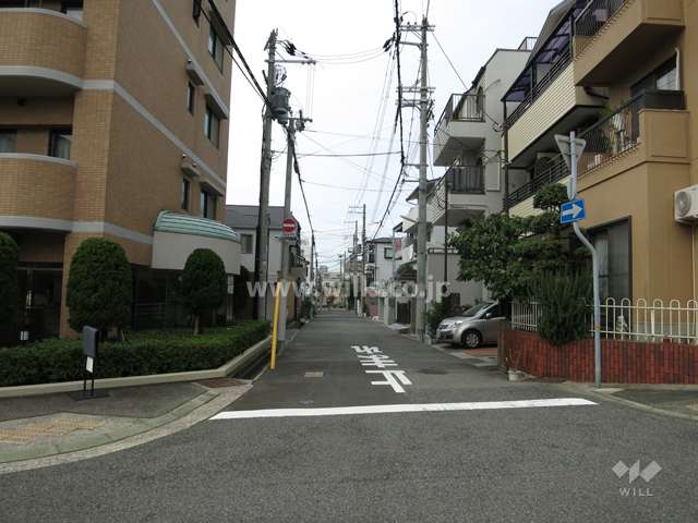 敷地北側の前面道路