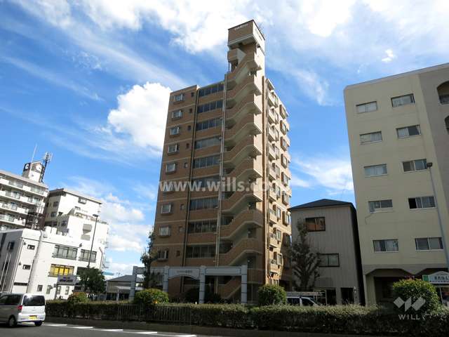 ロイヤル住吉川の外観（北西側から）