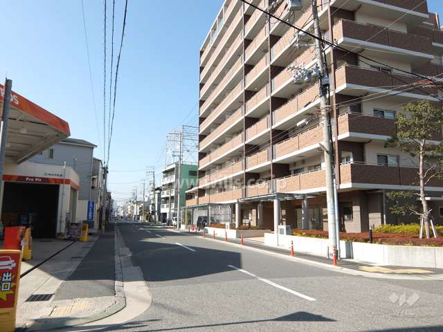 敷地南側の前面道路