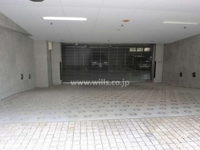 駐車場出入り口（リングシャッター付き）