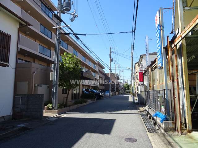 敷地北側の前面道路