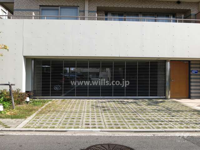 駐車場出入り口（リングシャッター付き）