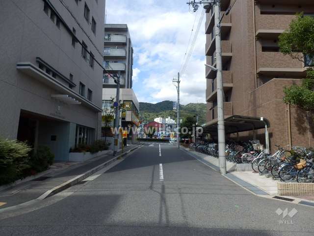 敷地東側の前面道路