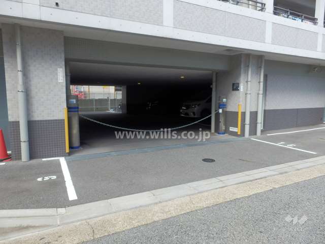 駐車場出入り口（ロボットゲート付き）