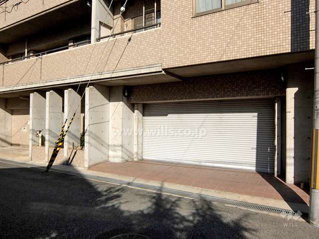 駐車場出入り口