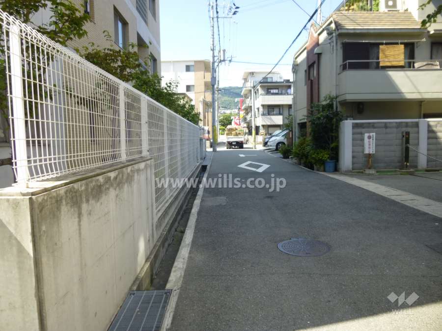 敷地東側の前面道路