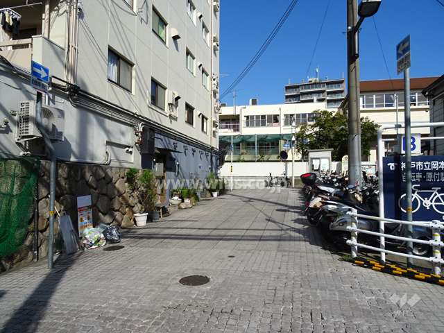 敷地東側の前面道路