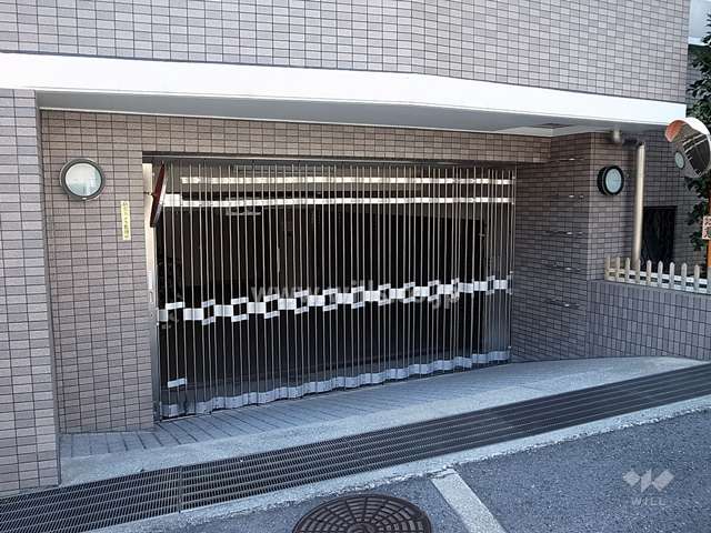 駐車場出入り口（リングシャッター付き）